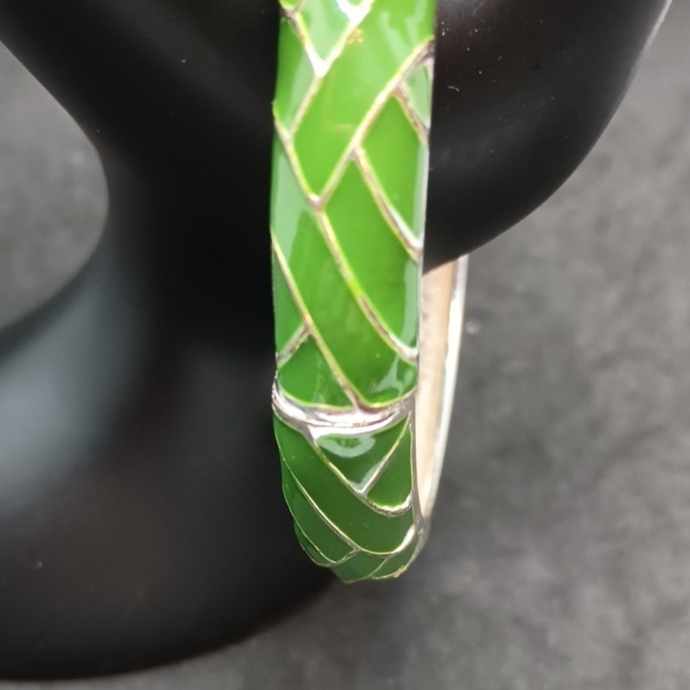 Vibrant Green Textured Enamel Bracelet - Picture 4 of 5